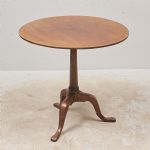 1589 3313 PEDESTAL TABLE